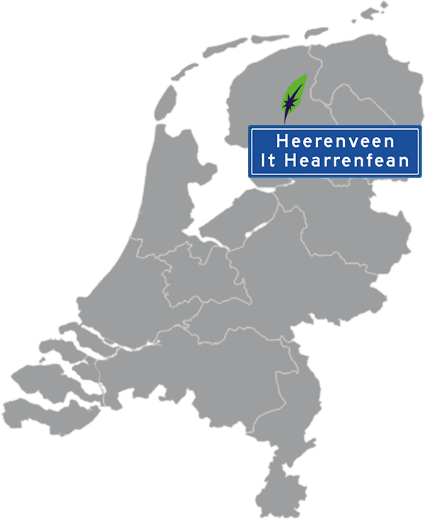 Landkaart Nederland grijs - locatie Dagnall Taleninstituut in Heerenveen - aangegeven met blauw plaatsnaambord met witte letters en Dagnall veer - op transparante achtergrond - 600 * 733 pixels